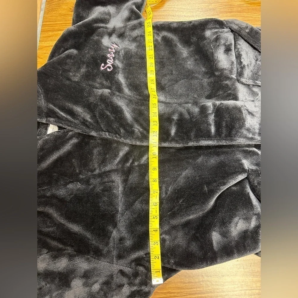 PersonalizationMall.com Kimono Style Robe Black Fleece One Sz Embroider “Sassy”